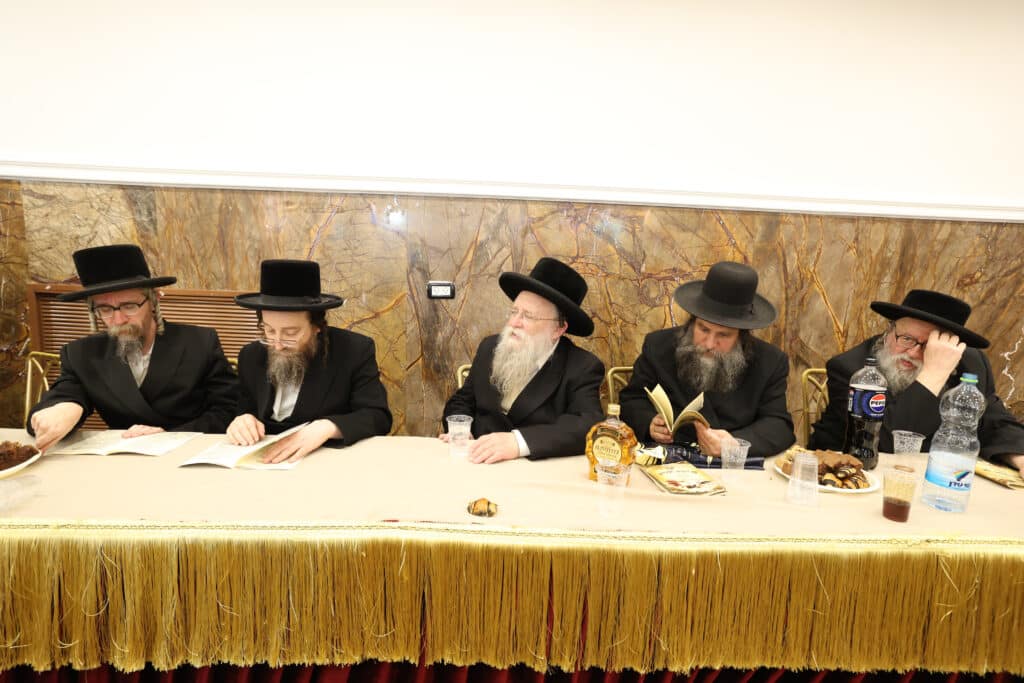 אבות ובנים: בתלמוד תורה 'זרע קודש' חגגו 'חומש סעודה'