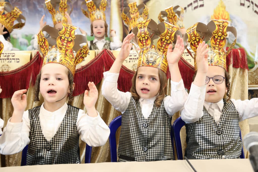 אבות ובנים: בתלמוד תורה 'זרע קודש' חגגו 'חומש סעודה'