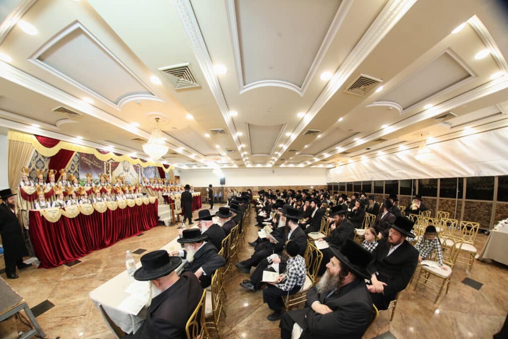 אבות ובנים: בתלמוד תורה 'זרע קודש' חגגו 'חומש סעודה'