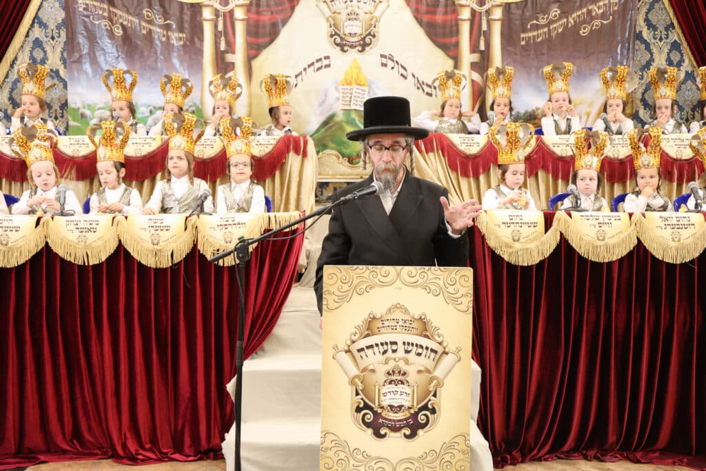 אבות ובנים: בתלמוד תורה 'זרע קודש' חגגו 'חומש סעודה'