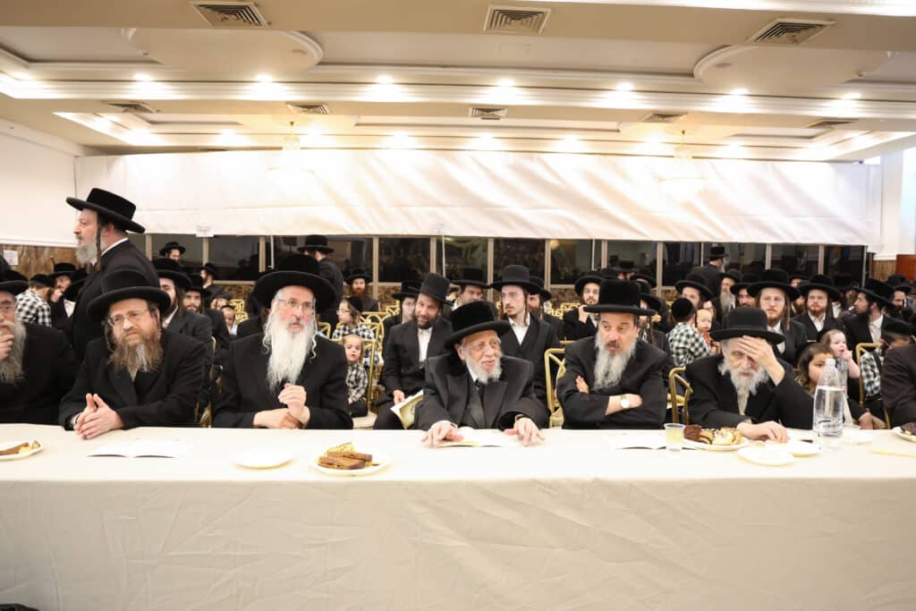 אבות ובנים: בתלמוד תורה 'זרע קודש' חגגו 'חומש סעודה'