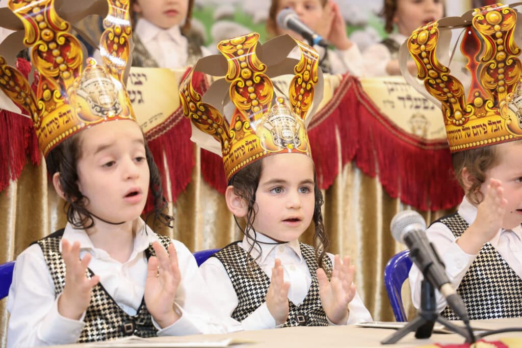 אבות ובנים: בתלמוד תורה 'זרע קודש' חגגו 'חומש סעודה'
