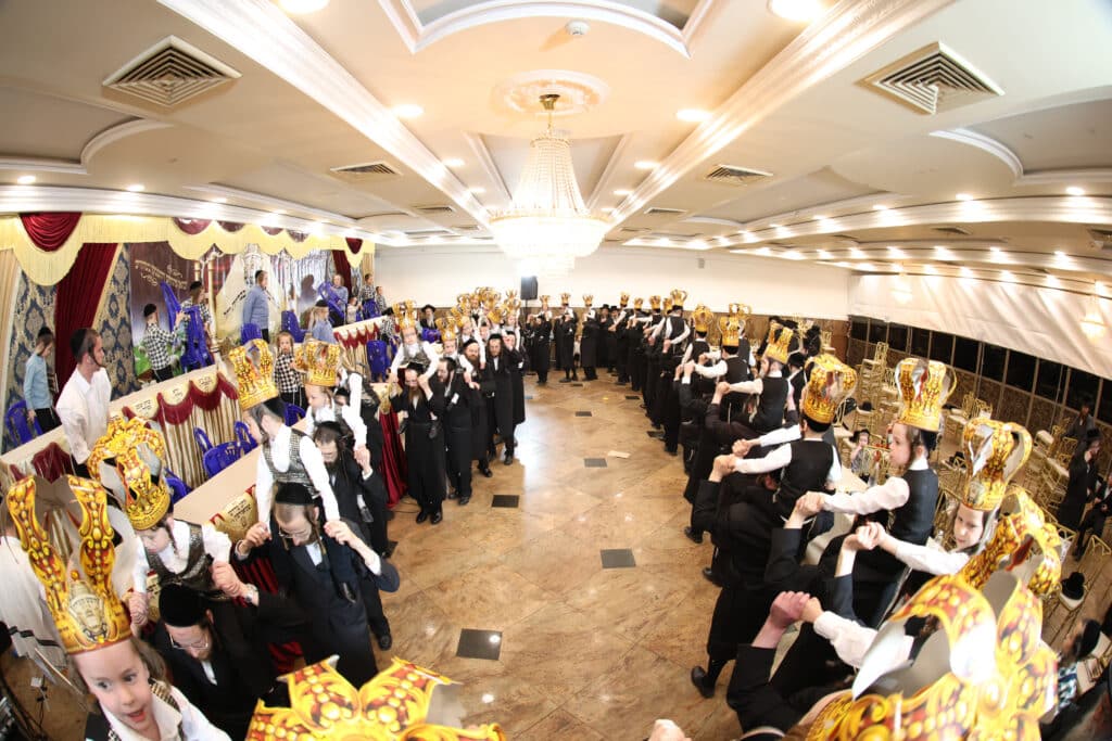 אבות ובנים: בתלמוד תורה 'זרע קודש' חגגו 'חומש סעודה'