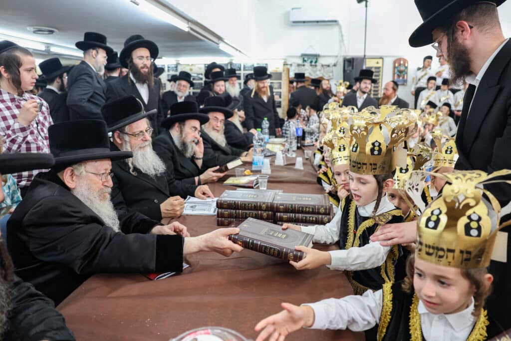 גלריה: מעמד החומש סעודה לילדי תלמוד תורה 'דרכי אבות'