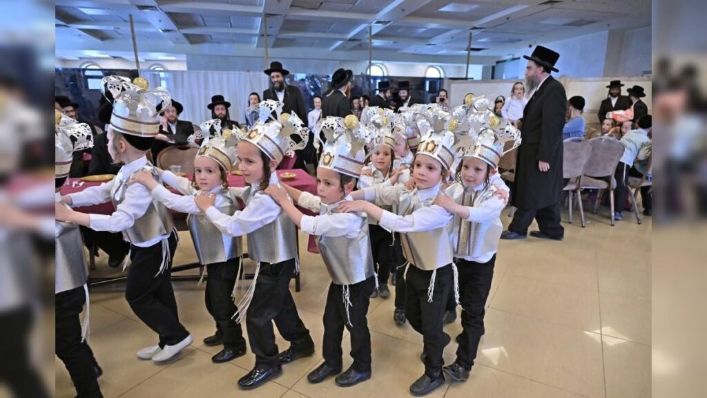 מסיבת החומש בת"ת כלל חסידי "דברי יחזקאל" בבית שמש