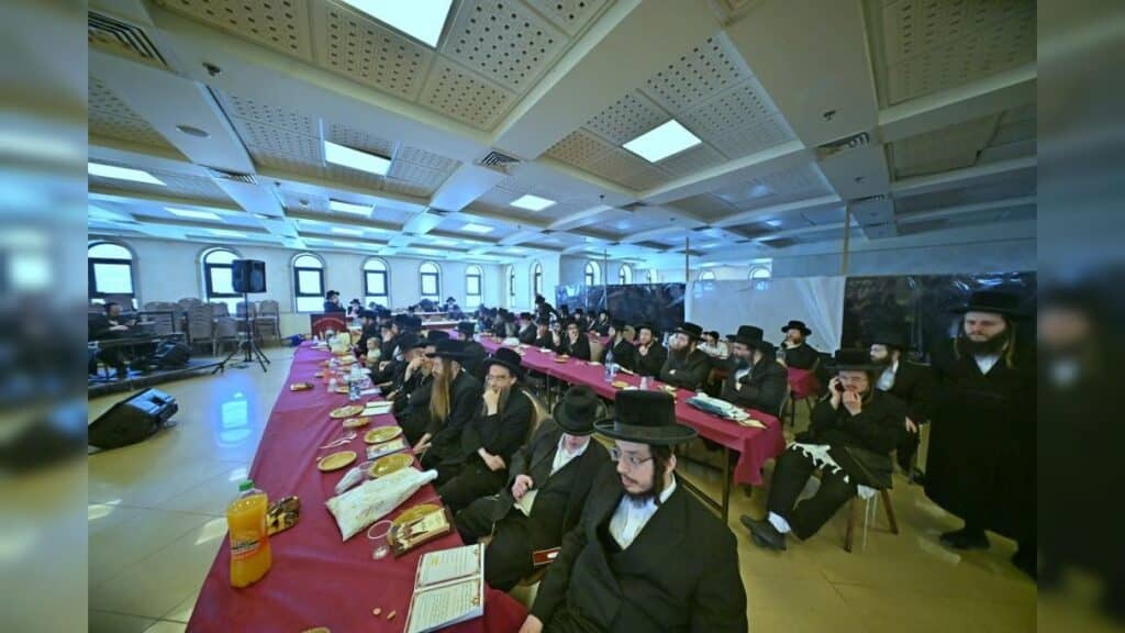 מסיבת החומש בת"ת כלל חסידי "דברי יחזקאל" בבית שמש