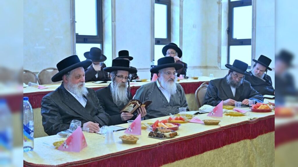 מסיבת החומש בת"ת כלל חסידי "דברי יחזקאל" בבית שמש