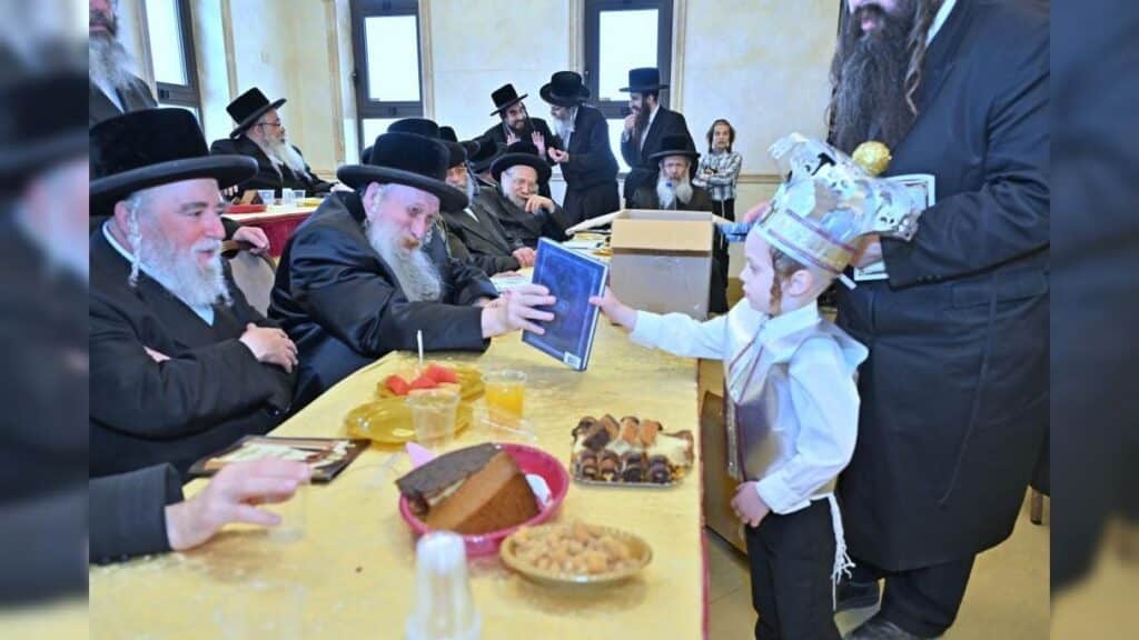 מסיבת החומש בת"ת כלל חסידי "דברי יחזקאל" בבית שמש
