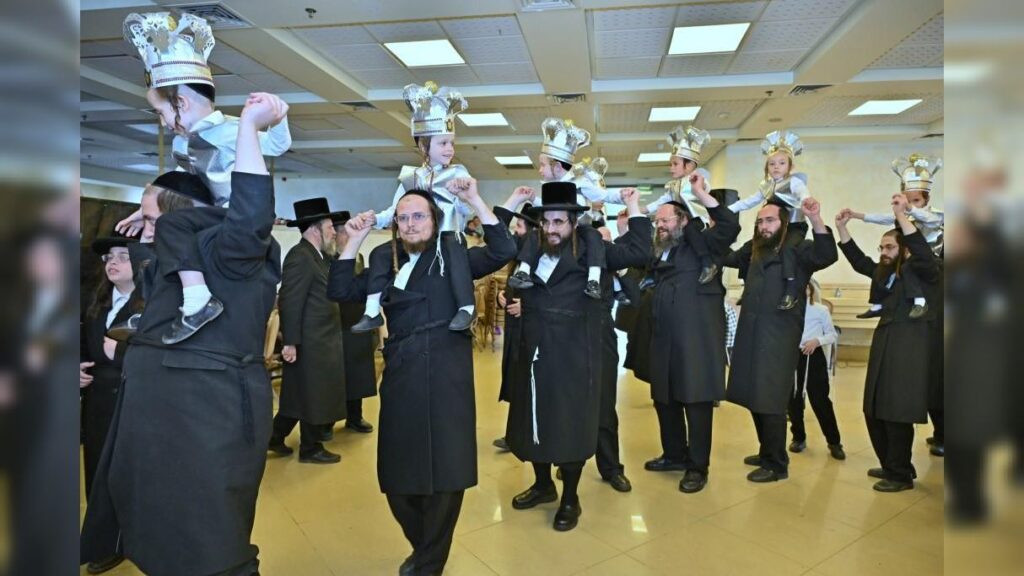 מסיבת החומש בת"ת כלל חסידי "דברי יחזקאל" בבית שמש