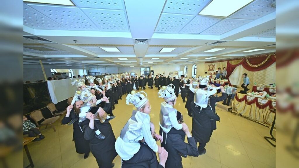 מסיבת החומש בת"ת כלל חסידי "דברי יחזקאל" בבית שמש