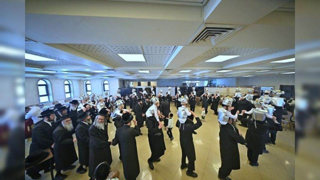 מסיבת החומש בת"ת כלל חסידי "דברי יחזקאל" בבית שמש