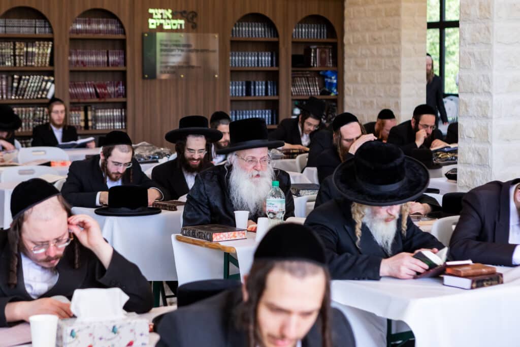 המשפיע הגה"צ רבי אהרן טויסיג בציון הרה"ק מראדאשיץ בפולין