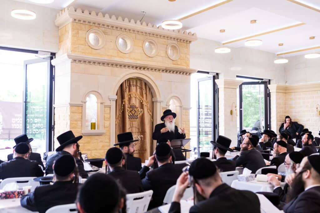 המשפיע הגה"צ רבי אהרן טויסיג בציון הרה"ק מראדאשיץ בפולין