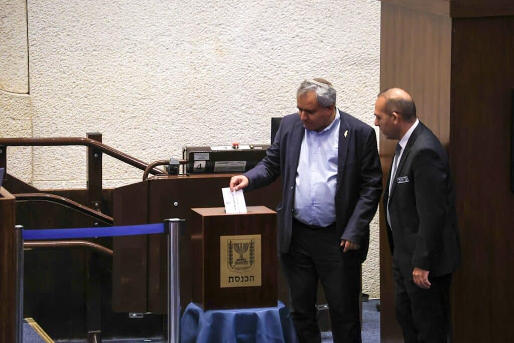 גפני בריאיון: "מאוכזב מהשותפות עם הליכוד והציונות הדתית"