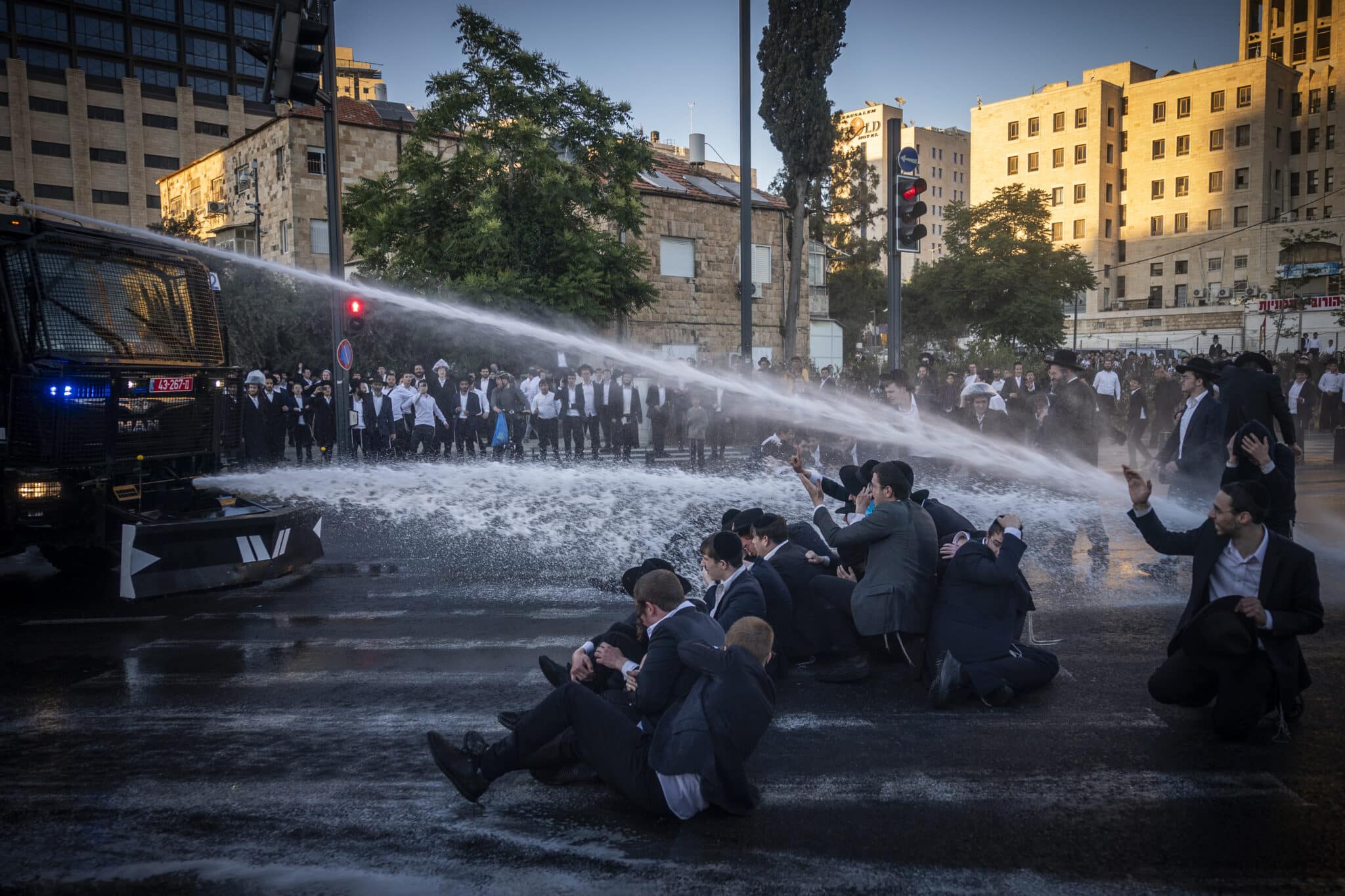 רימוני הלם ומכת"זיות באמצע הלילה: מהומות ענק בירושלים