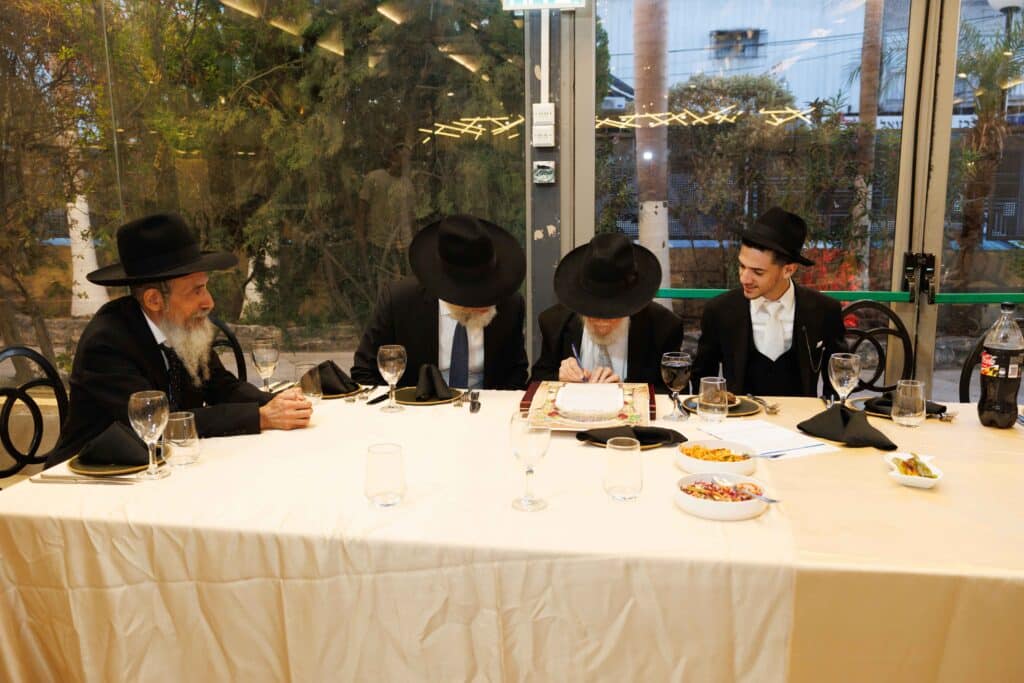 ראש הישיבה השיא את נכדתו והמריא למסע חיזוק