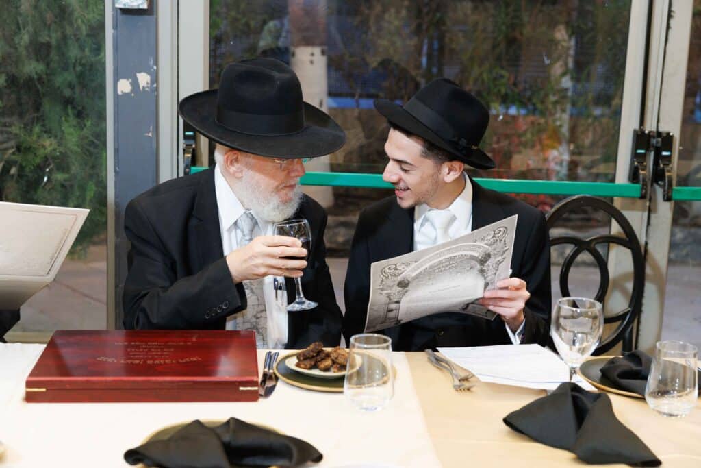 ראש הישיבה השיא את נכדתו והמריא למסע חיזוק