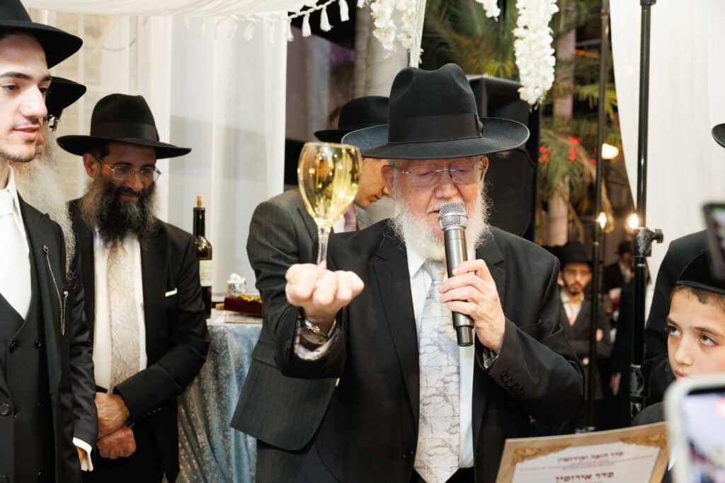 ראש הישיבה השיא את נכדתו והמריא למסע חיזוק