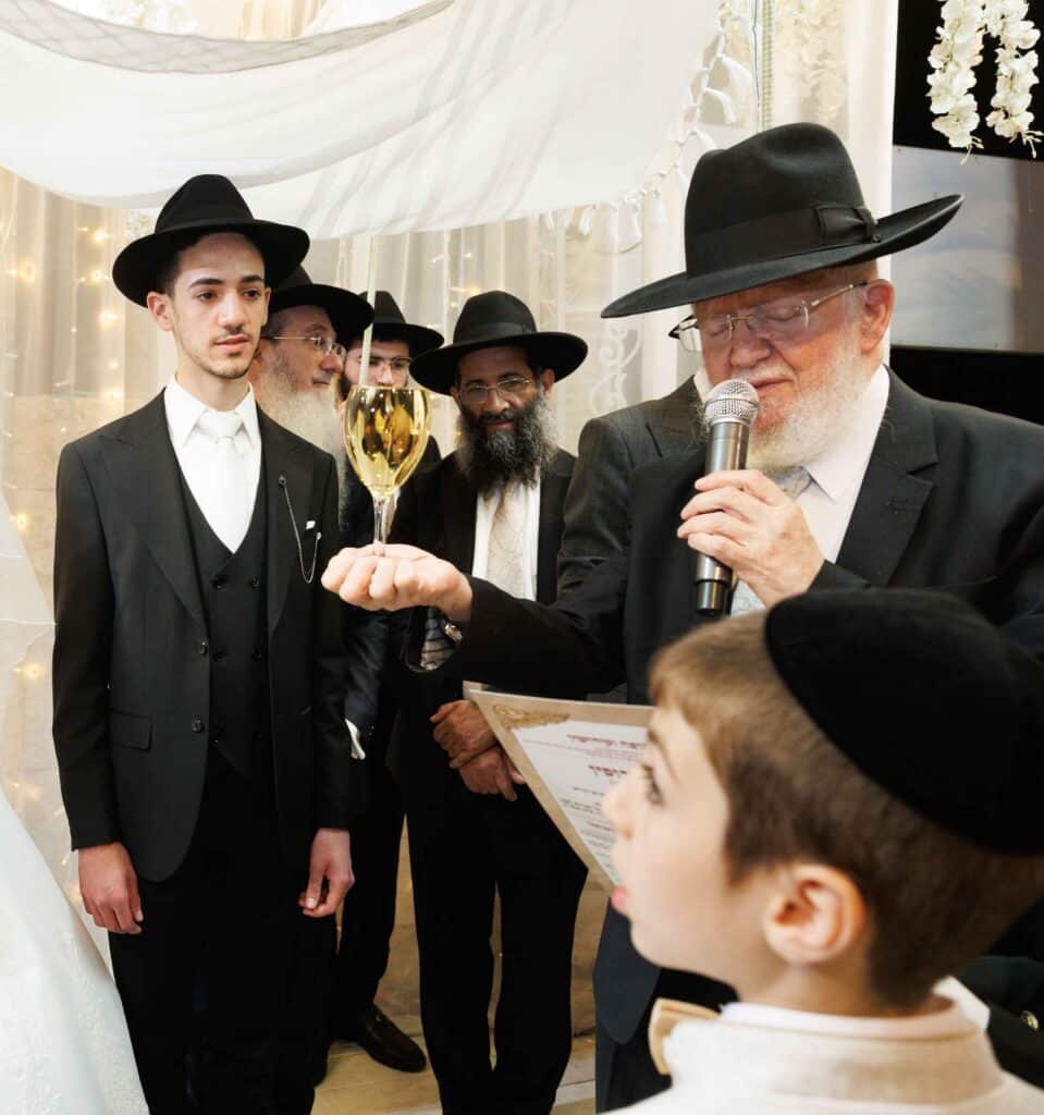 ראש הישיבה השיא את נכדתו והמריא למסע חיזוק