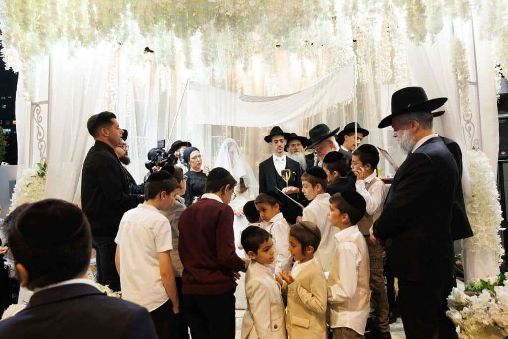 ראש הישיבה השיא את נכדתו והמריא למסע חיזוק