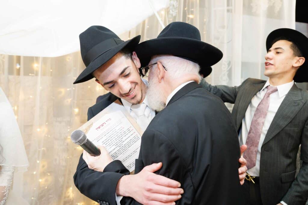 ראש הישיבה השיא את נכדתו והמריא למסע חיזוק