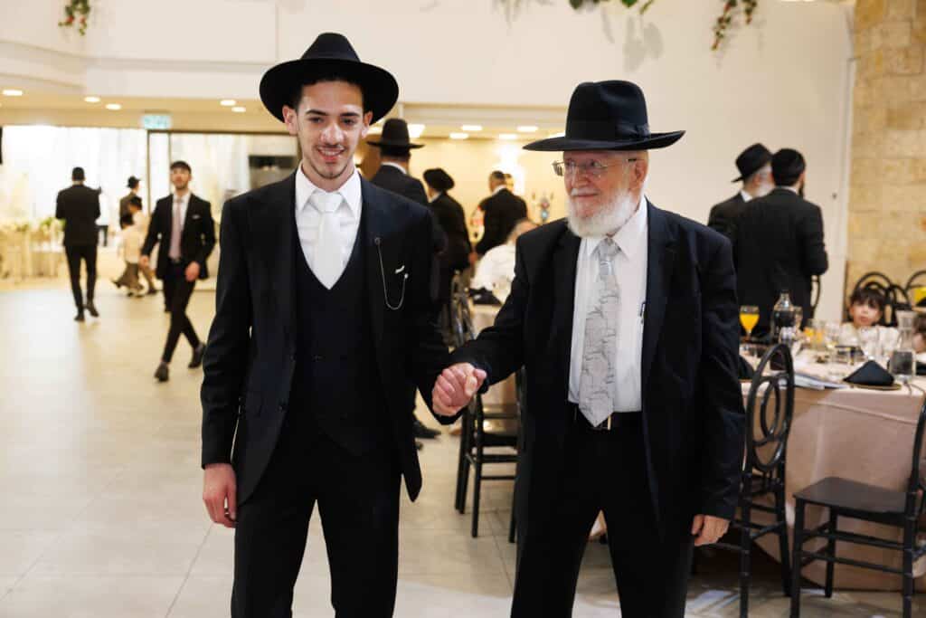 ראש הישיבה השיא את נכדתו והמריא למסע חיזוק