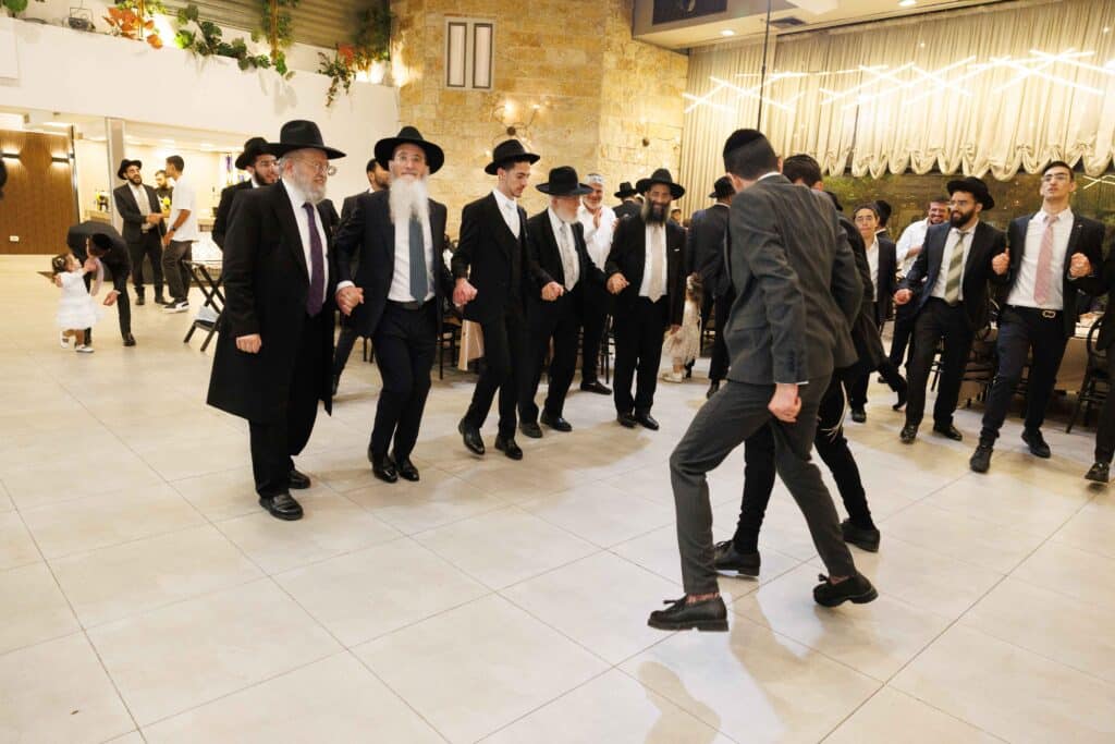 ראש הישיבה השיא את נכדתו והמריא למסע חיזוק