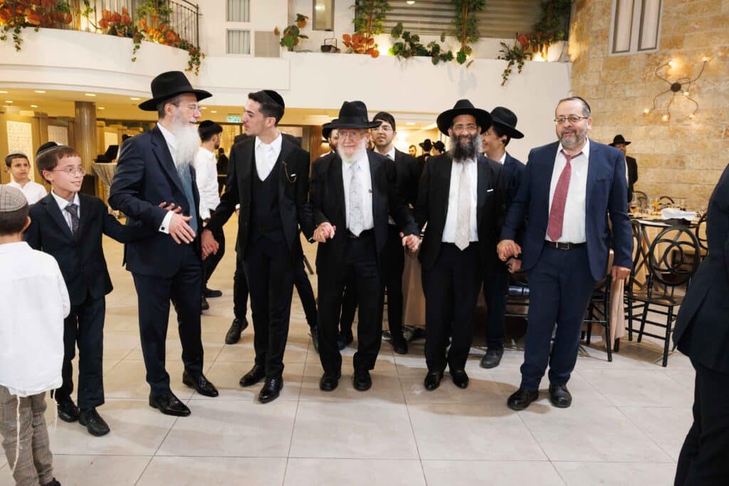 ראש הישיבה השיא את נכדתו והמריא למסע חיזוק