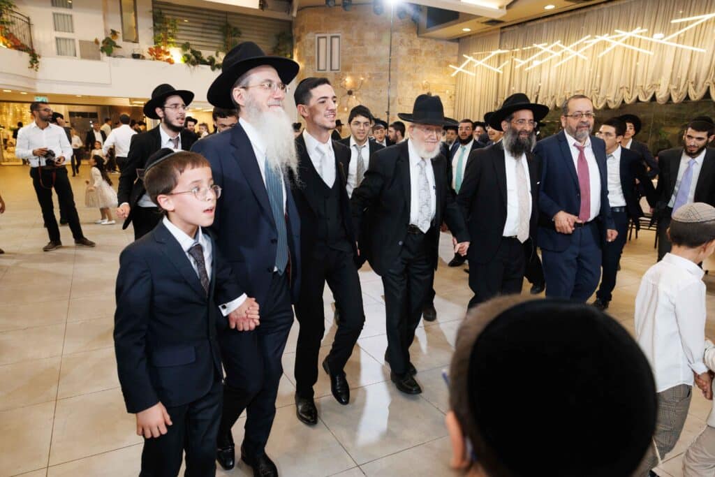 ראש הישיבה השיא את נכדתו והמריא למסע חיזוק