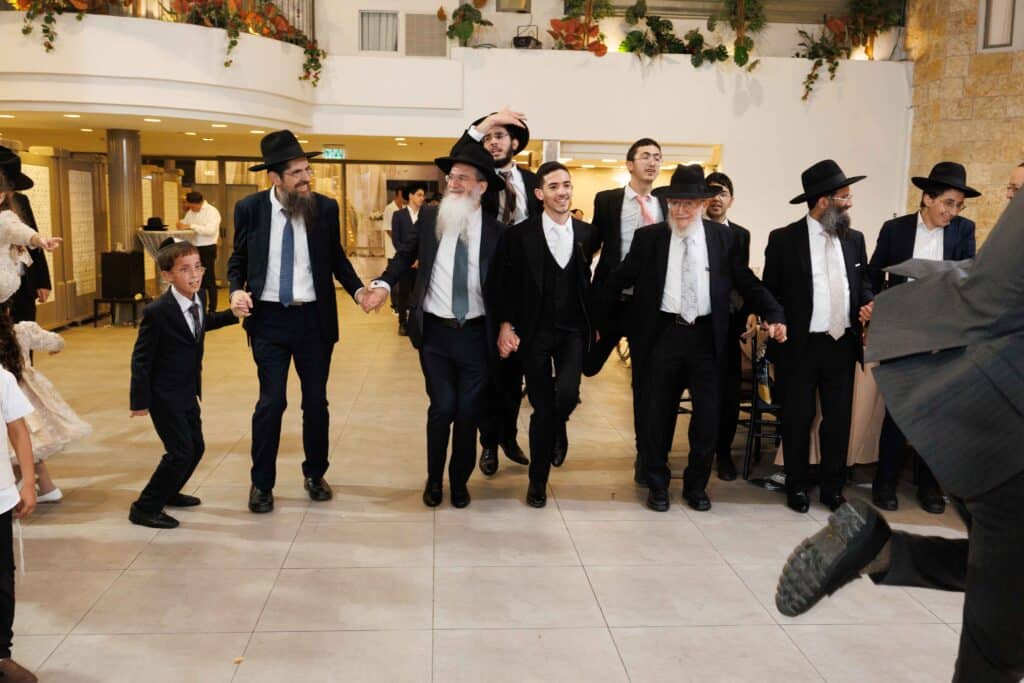 ראש הישיבה השיא את נכדתו והמריא למסע חיזוק