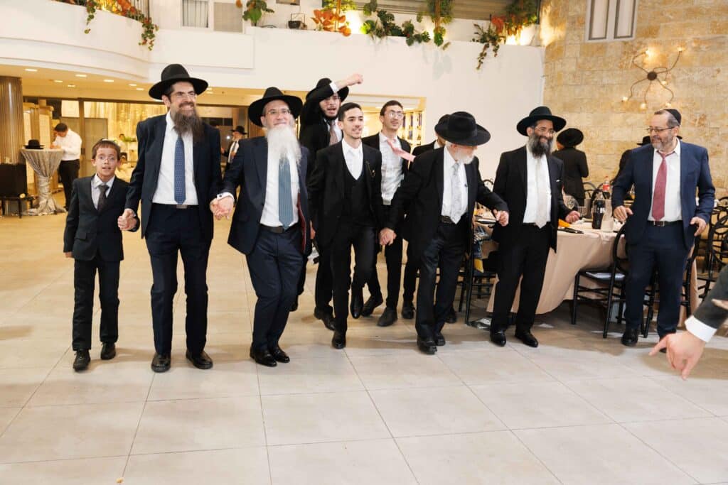 ראש הישיבה השיא את נכדתו והמריא למסע חיזוק