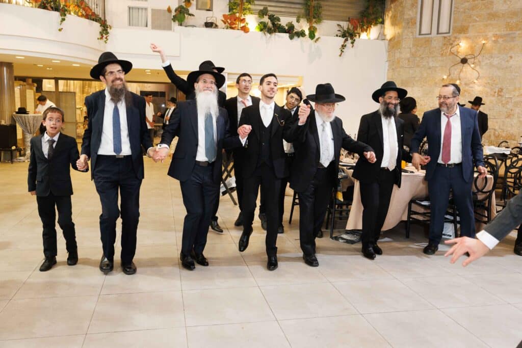 ראש הישיבה השיא את נכדתו והמריא למסע חיזוק