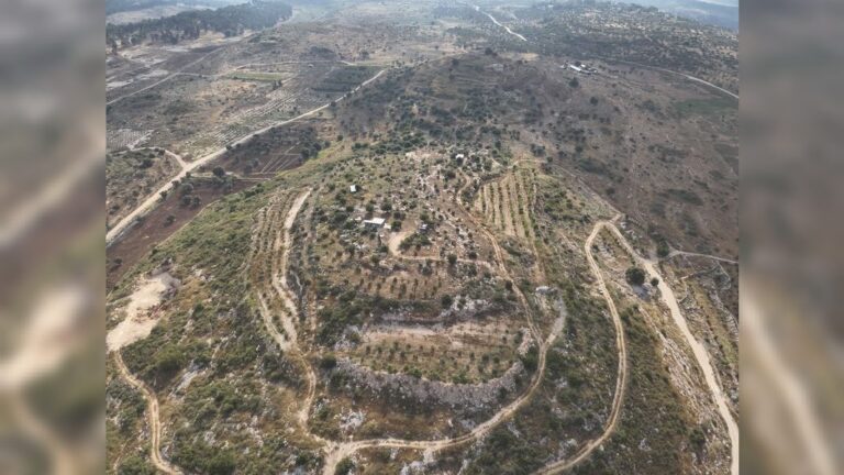 כך הורסים הפלסטינים עתיקות של כפר תלמודי בצפון השומרון