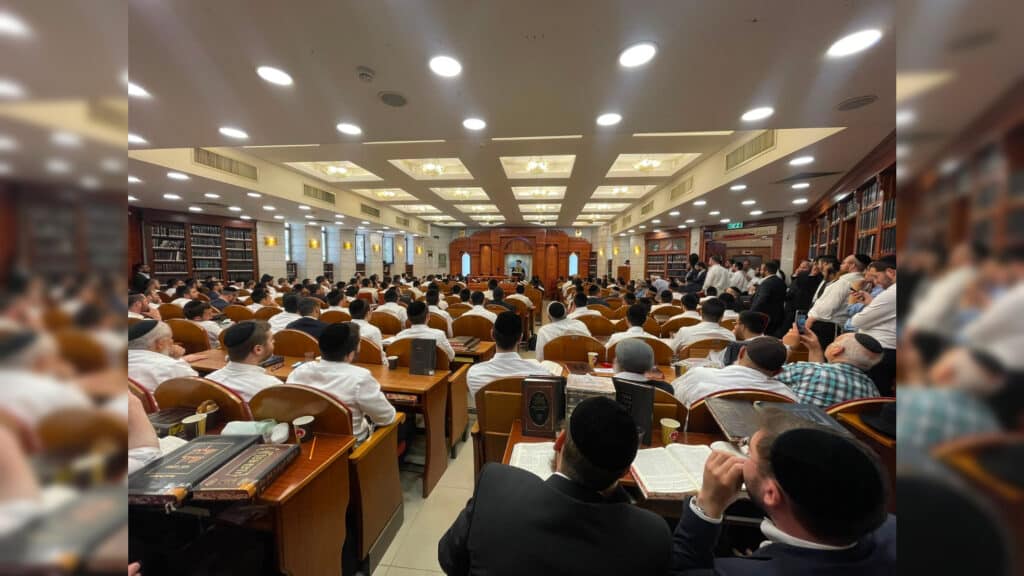 המשב"ק: הסאגה בישיבה, הריקוד באורה ומסע קרן עולם התורה