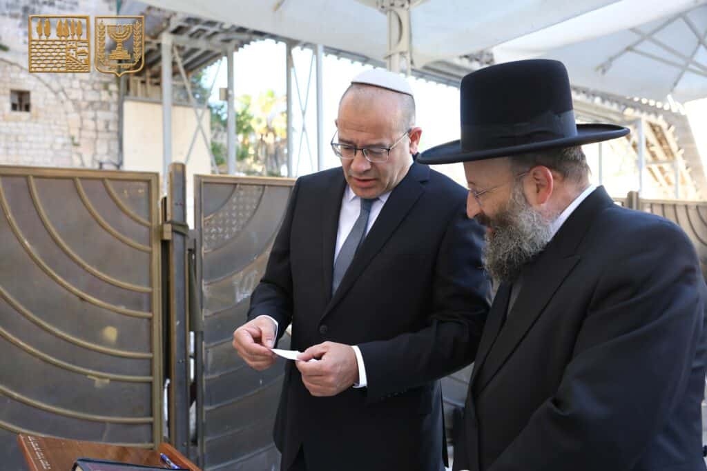 ראש המוסד גופמן בביקור ראשון בכותל - זה מה שהוא כתב