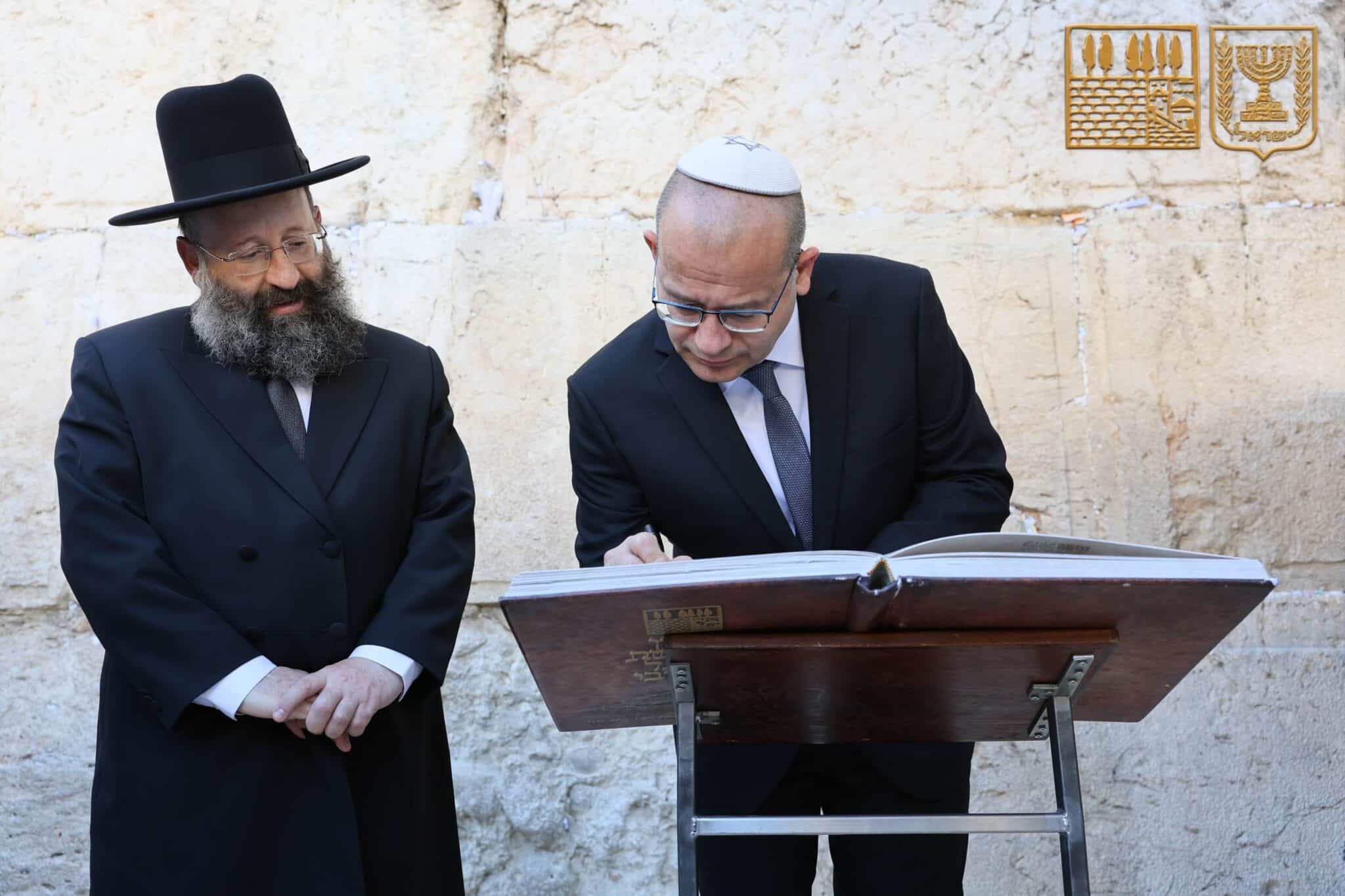 גורמים במוסד נגד גופמן: "הגיע עם פתק מנתניהו?"