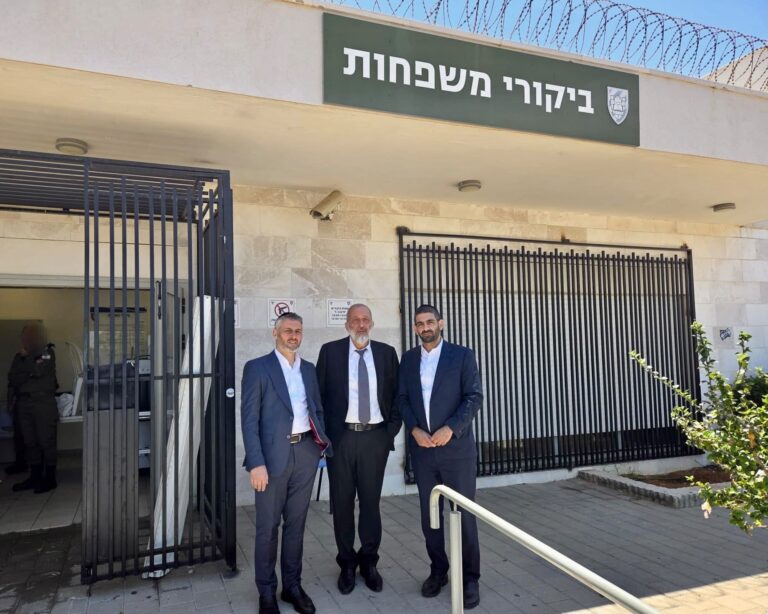 דרעי וגולדקנופף ביקרו את בני הישיבות העצורים בכלא 10