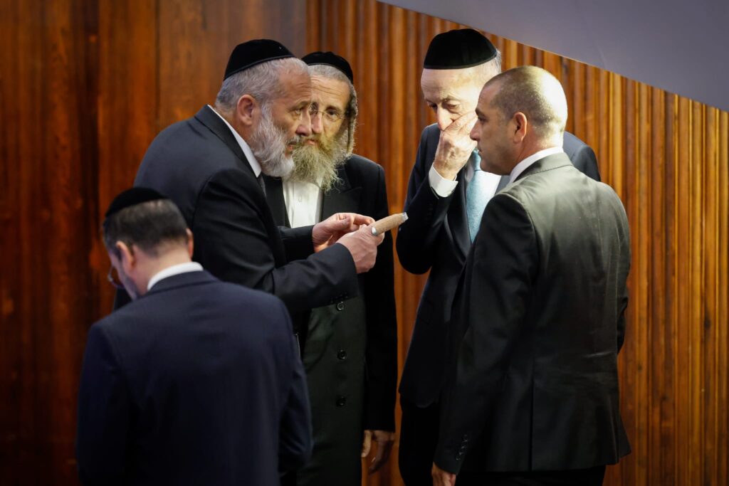 איצקוביץ': הטיסה שבוטלה, אורח בשיעור התניא וחתונות השנה
