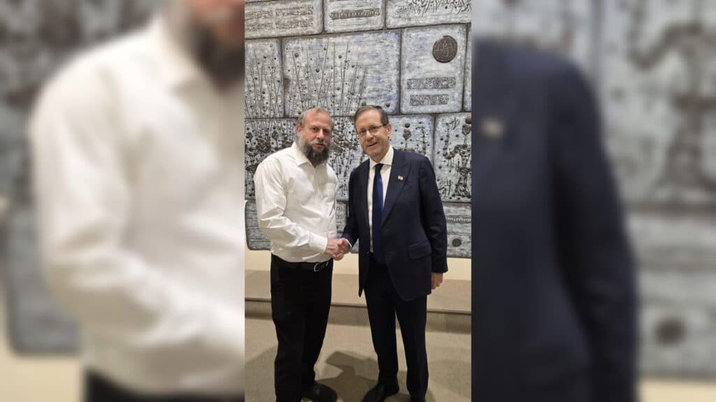 איצקוביץ': הטיסה שבוטלה, אורח בשיעור התניא וחתונות השנה