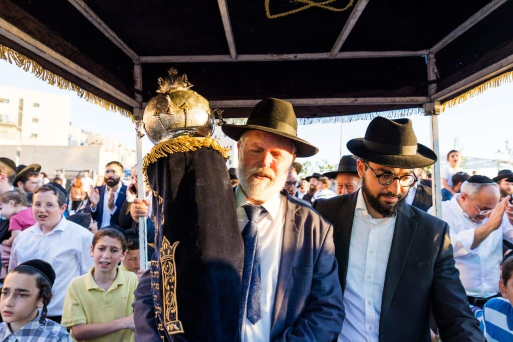 גלריה: הקהילה המאוחדת ברמת שלמה הכניסה ספר תורה