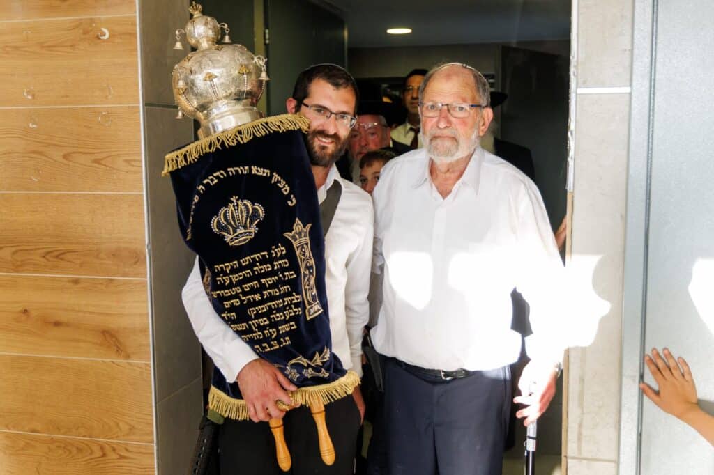גלריה: הקהילה המאוחדת ברמת שלמה הכניסה ספר תורה