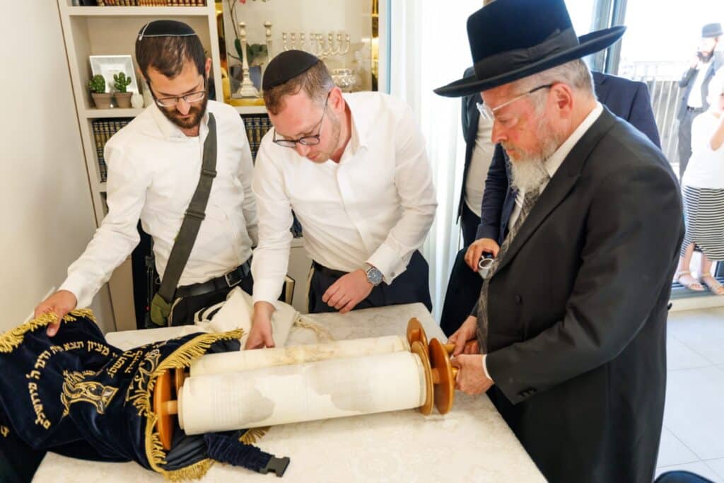 גלריה: הקהילה המאוחדת ברמת שלמה הכניסה ספר תורה