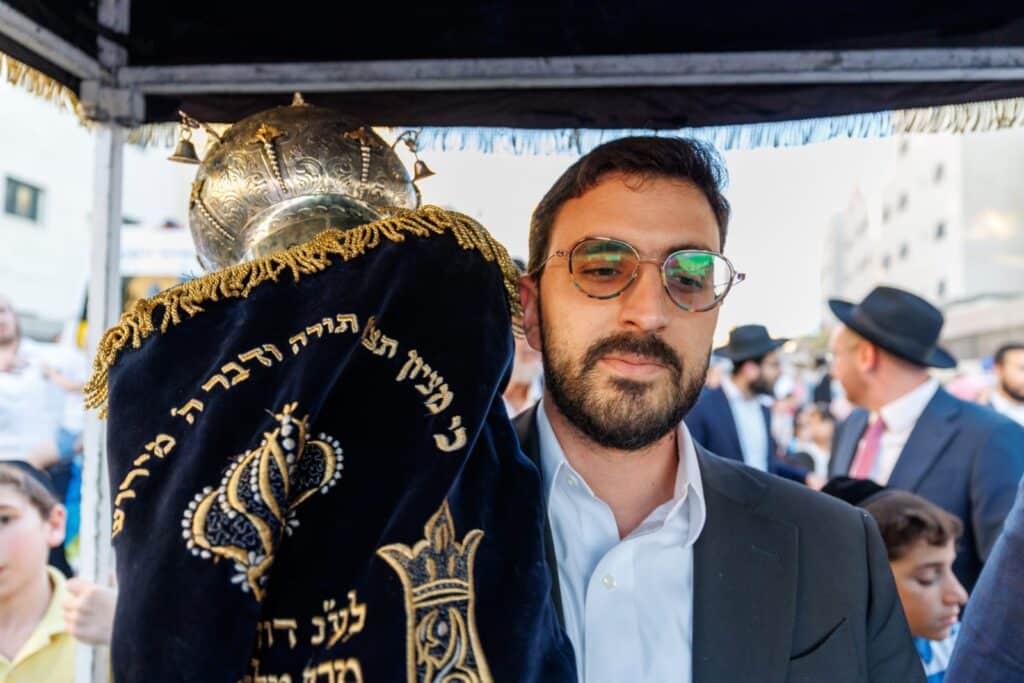 גלריה: הקהילה המאוחדת ברמת שלמה הכניסה ספר תורה