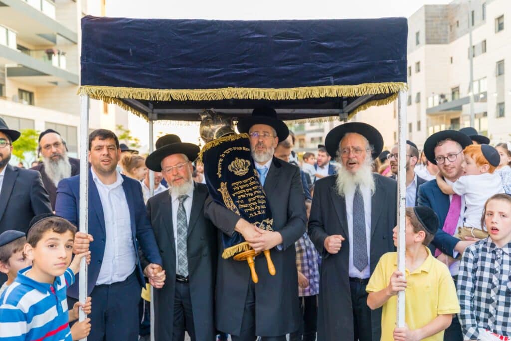 גלריה: הקהילה המאוחדת ברמת שלמה הכניסה ספר תורה