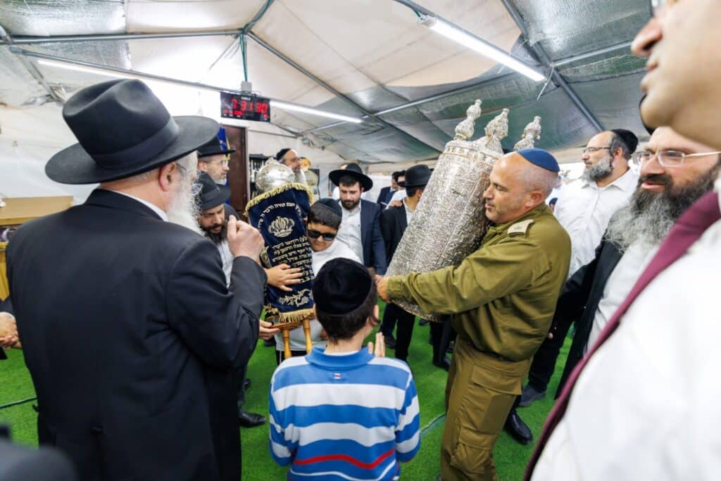 גלריה: הקהילה המאוחדת ברמת שלמה הכניסה ספר תורה