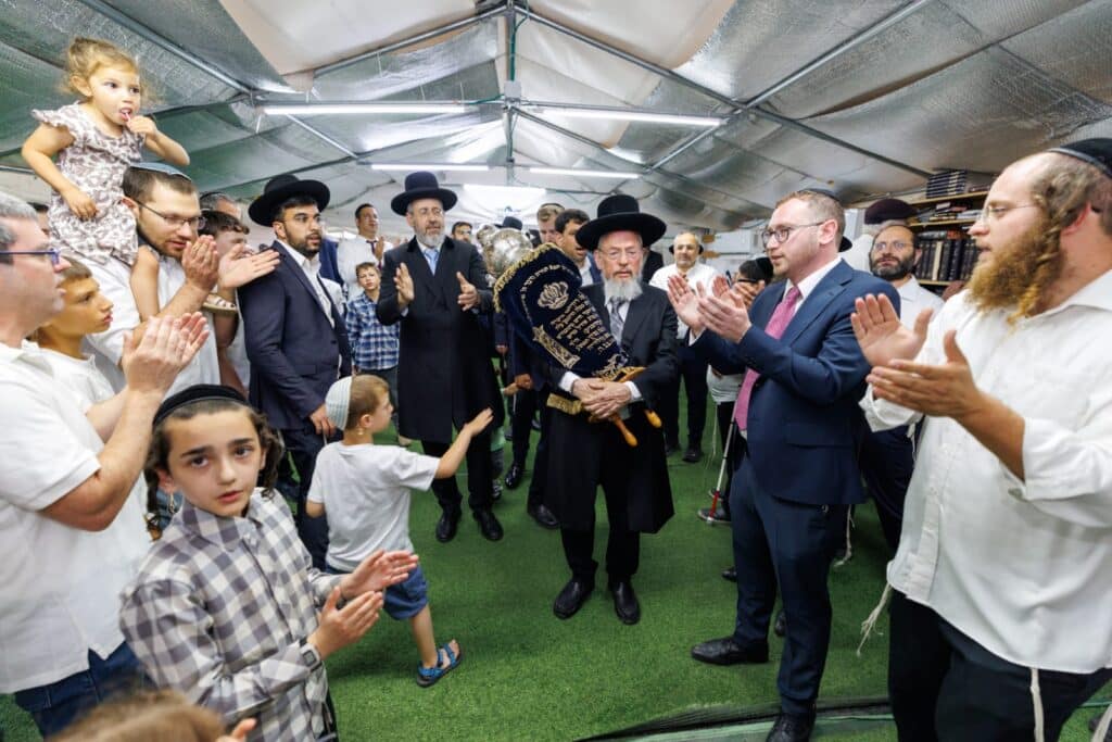 גלריה: הקהילה המאוחדת ברמת שלמה הכניסה ספר תורה