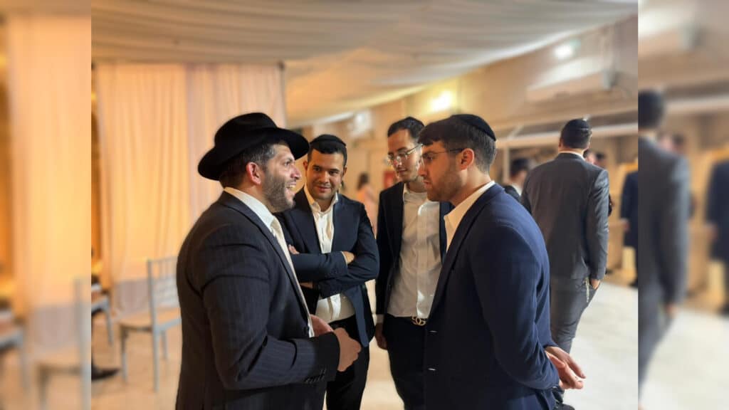 איצקוביץ': הטיסה שבוטלה, אורח בשיעור התניא וחתונות השנה