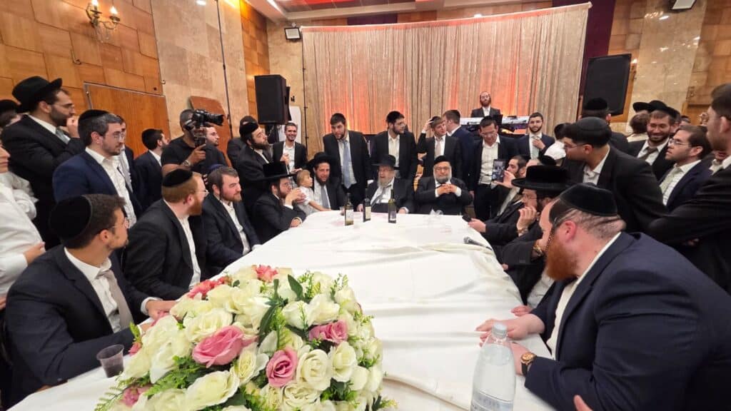 איצקוביץ': הטיסה שבוטלה, אורח בשיעור התניא וחתונות השנה