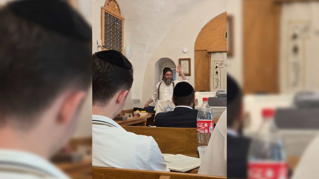 איצקוביץ': הטיסה שבוטלה, אורח בשיעור התניא וחתונות השנה