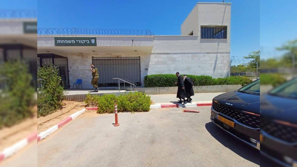 איצקוביץ': הטיסה שבוטלה, אורח בשיעור התניא וחתונות השנה